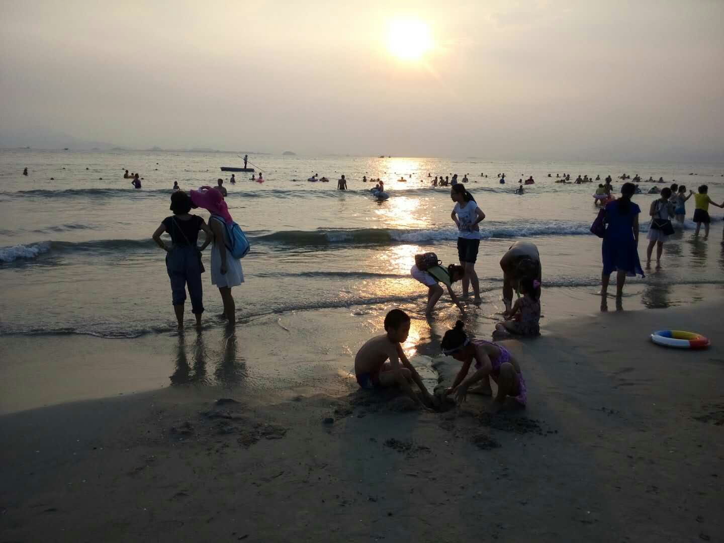 赶海的人们